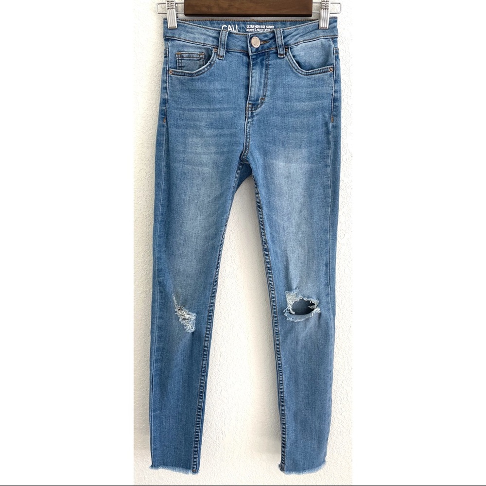 mandee distressed Cali high rise jeans size 1